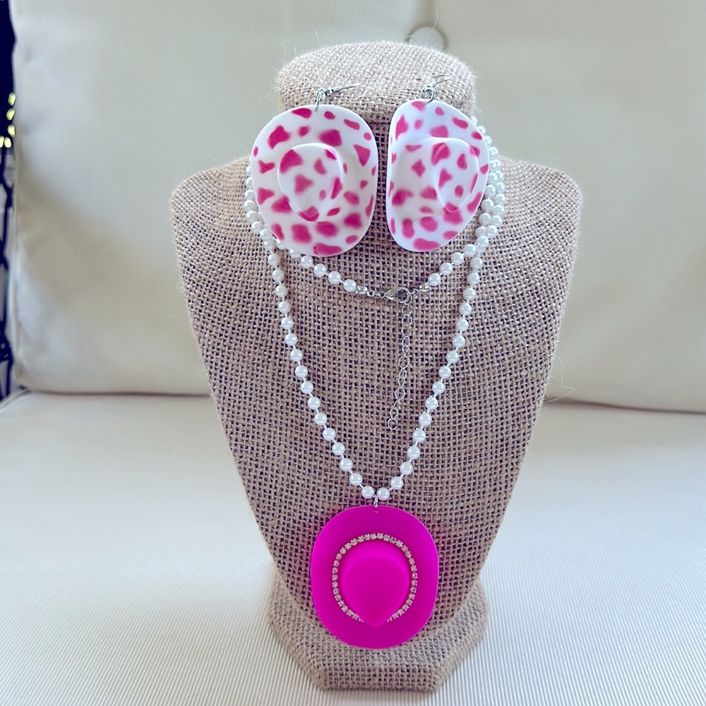 New cowboy hat earrings and necklace